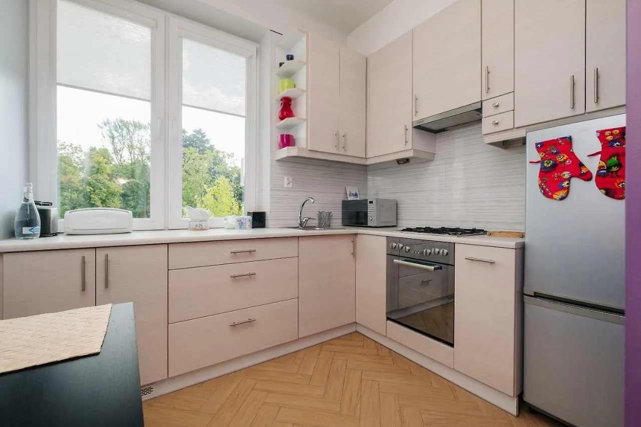 Metro Plac Wilsona Apartment ワルシャワ